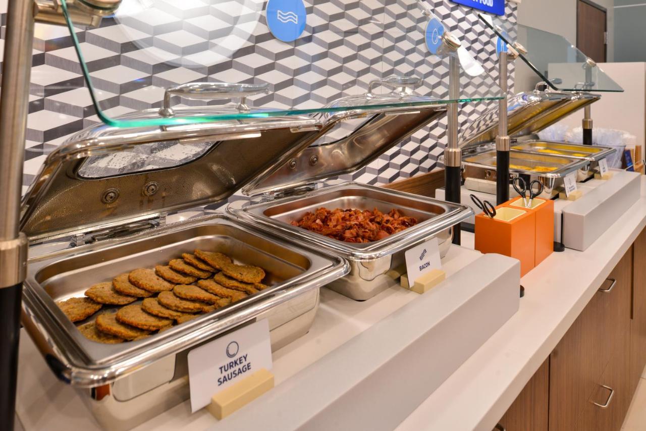 Holiday Inn Express & Suites - Canton By Ihg ภายนอก รูปภาพ